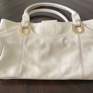 Cream colored Liz Claibourne handbag used once Flawless